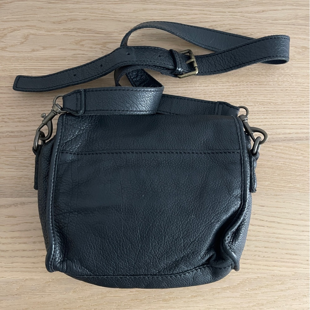 Liebeskind Berlin Small Black Leather Crossbody Bag - Picture 4 of 16